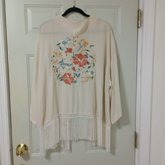 Forgotten Grace Floral Embroidered Kimono Cardigan With Fringe Hem & Sleeve - Picture 5 of 9